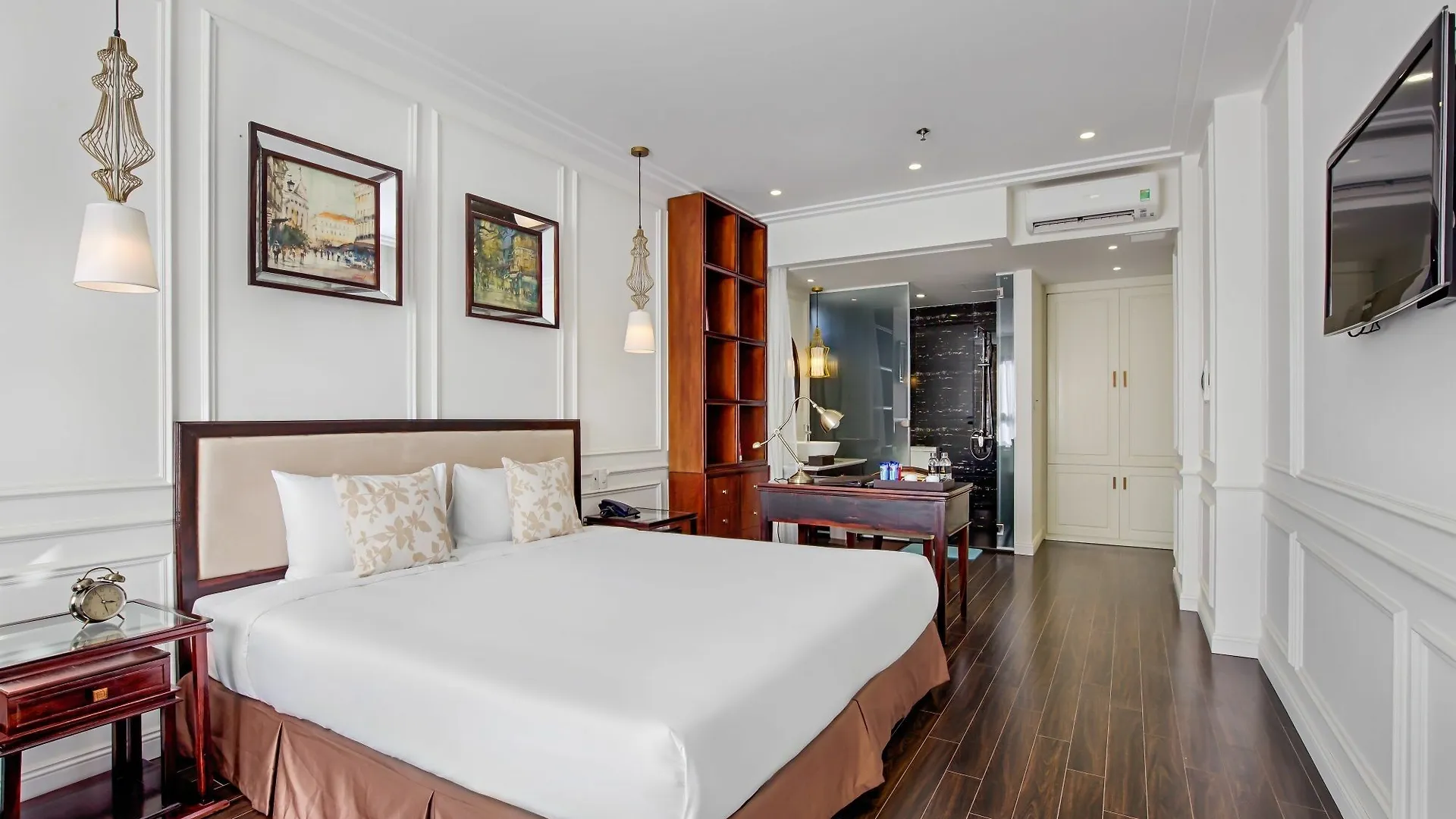 The Herriott Hotel & Suite Da Nang 3*,